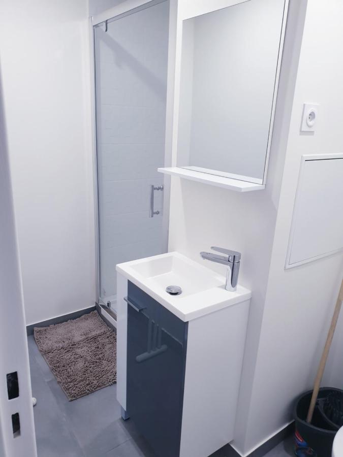Big Flat Sea Vieuw 95 M2 5 Rooms Near Airport 5 Min Train 3 Min And Tram On Site, Beach 7 Min, 2 Showers And 2 Toilets , Neuf Grand Appartement 95 M2 5 Chambres Proche Aeroport 5 Min Train 3 Min Et Tramway Sur Place, Plage 7 Min 2 Douches Et 2 Wc Vue Nizza Kültér fotó