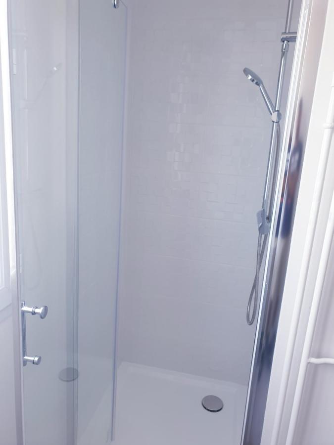 Big Flat Sea Vieuw 95 M2 5 Rooms Near Airport 5 Min Train 3 Min And Tram On Site, Beach 7 Min, 2 Showers And 2 Toilets , Neuf Grand Appartement 95 M2 5 Chambres Proche Aeroport 5 Min Train 3 Min Et Tramway Sur Place, Plage 7 Min 2 Douches Et 2 Wc Vue Nizza Kültér fotó
