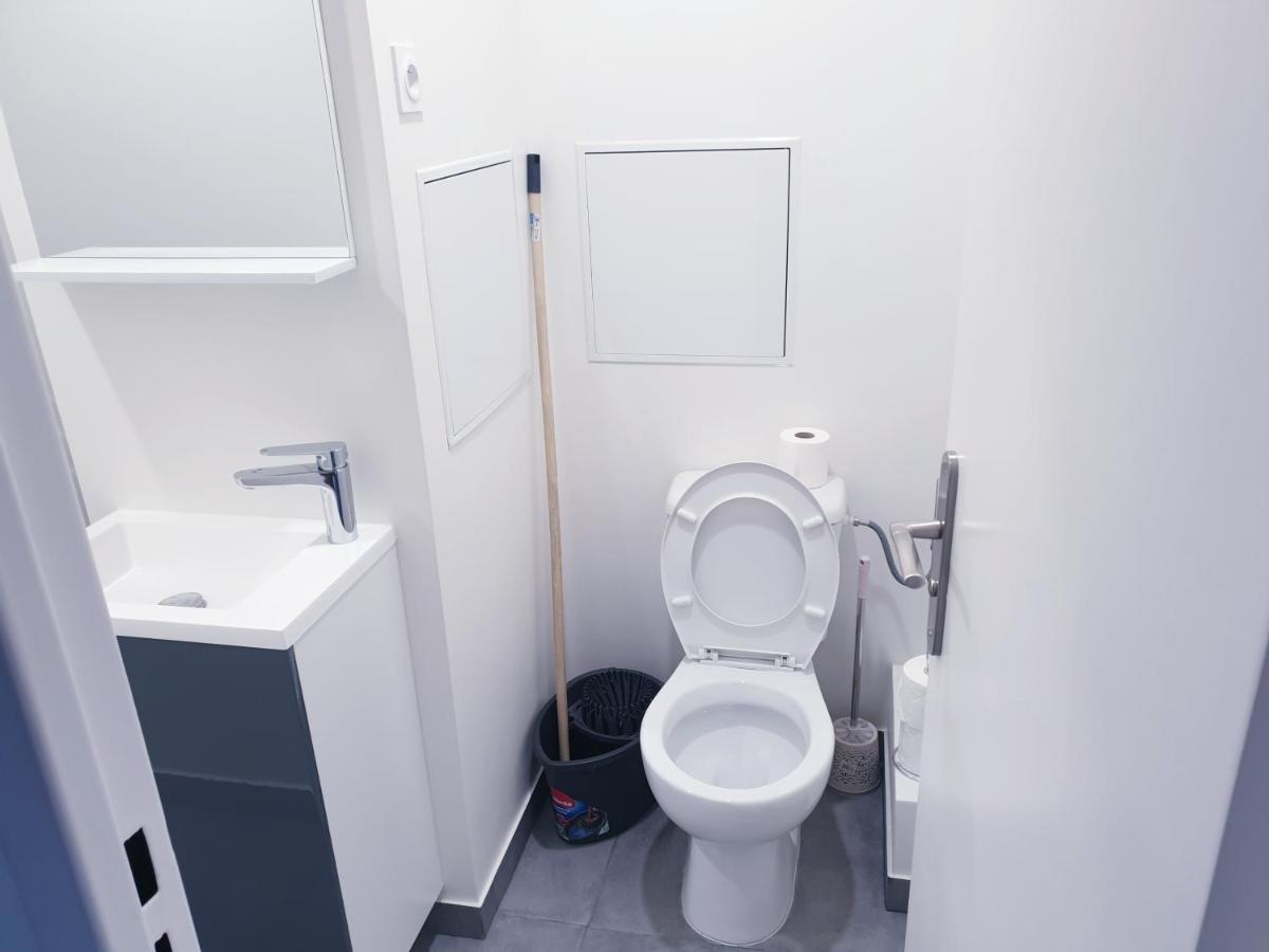 Big Flat Sea Vieuw 95 M2 5 Rooms Near Airport 5 Min Train 3 Min And Tram On Site, Beach 7 Min, 2 Showers And 2 Toilets , Neuf Grand Appartement 95 M2 5 Chambres Proche Aeroport 5 Min Train 3 Min Et Tramway Sur Place, Plage 7 Min 2 Douches Et 2 Wc Vue Nizza Kültér fotó