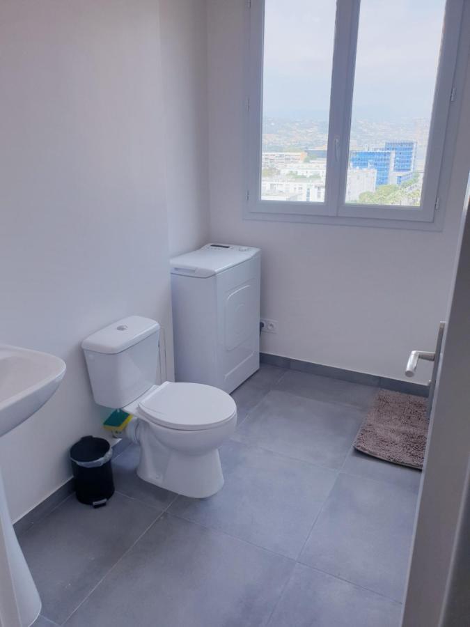 Big Flat Sea Vieuw 95 M2 5 Rooms Near Airport 5 Min Train 3 Min And Tram On Site, Beach 7 Min, 2 Showers And 2 Toilets , Neuf Grand Appartement 95 M2 5 Chambres Proche Aeroport 5 Min Train 3 Min Et Tramway Sur Place, Plage 7 Min 2 Douches Et 2 Wc Vue Nizza Kültér fotó