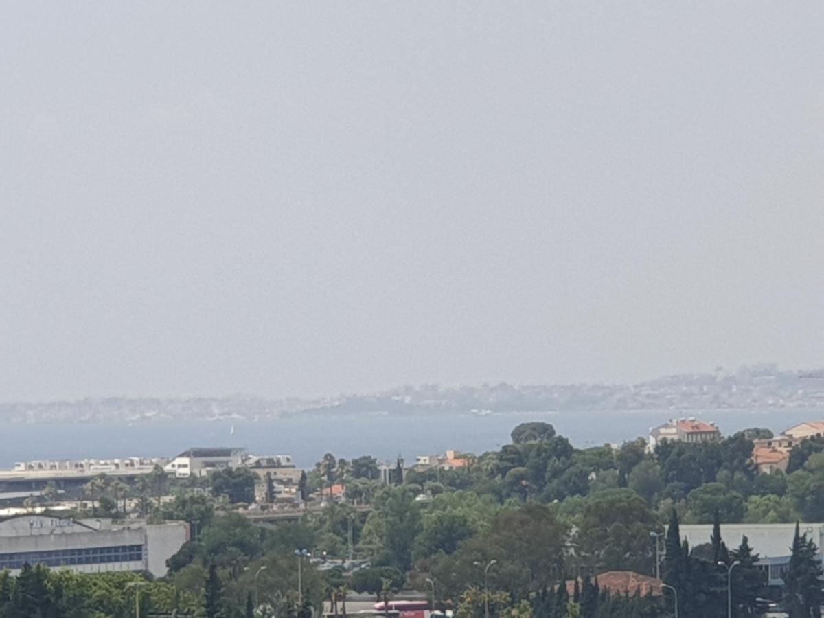 Big Flat Sea Vieuw 95 M2 5 Rooms Near Airport 5 Min Train 3 Min And Tram On Site, Beach 7 Min, 2 Showers And 2 Toilets , Neuf Grand Appartement 95 M2 5 Chambres Proche Aeroport 5 Min Train 3 Min Et Tramway Sur Place, Plage 7 Min 2 Douches Et 2 Wc Vue Nizza Kültér fotó