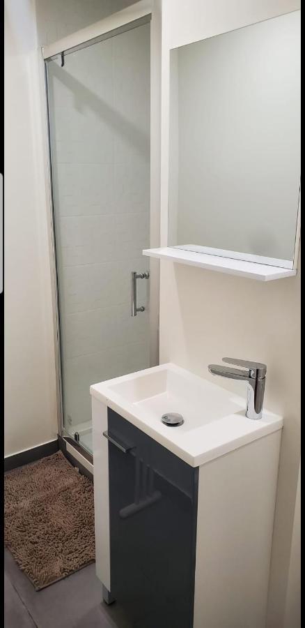 Big Flat Sea Vieuw 95 M2 5 Rooms Near Airport 5 Min Train 3 Min And Tram On Site, Beach 7 Min, 2 Showers And 2 Toilets , Neuf Grand Appartement 95 M2 5 Chambres Proche Aeroport 5 Min Train 3 Min Et Tramway Sur Place, Plage 7 Min 2 Douches Et 2 Wc Vue Nizza Kültér fotó